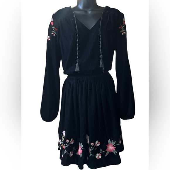 A.N.A Women's Black Velvet Floral Embroidered Mini Dress size L - Picture 1 of 3